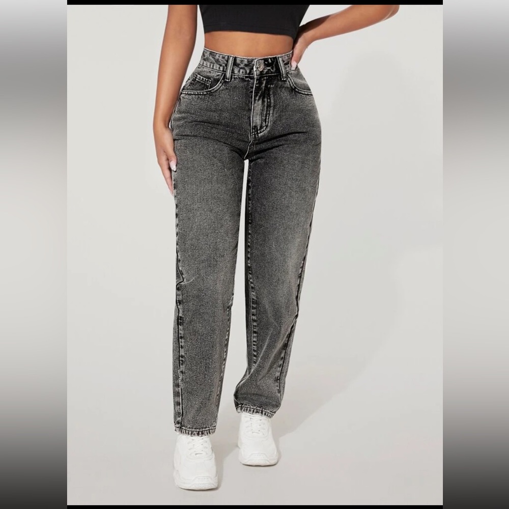 SIZE 4 High Waisted Zip Up Mom Fit Jeans (brand new!)